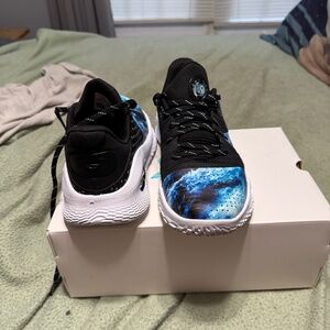 Curry flow shoes